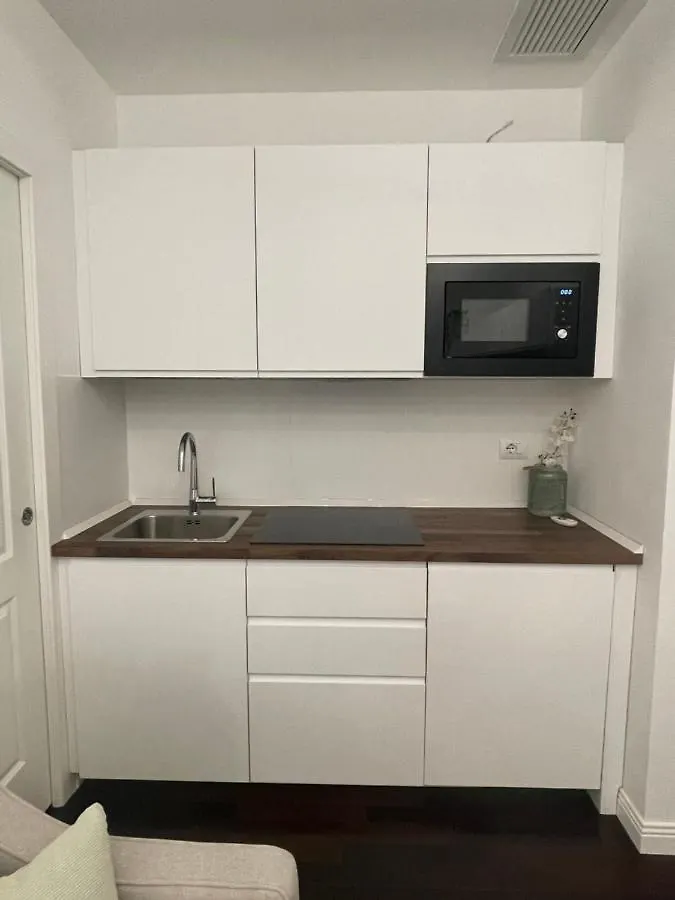 Bilocale Di Prestigio: Milano Centro Lägenhet