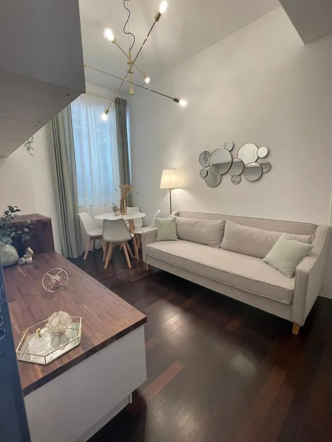 Bilocale Di Prestigio: Milano Centro Lägenhet